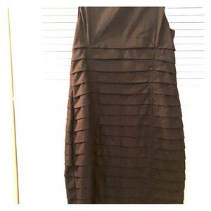 BLACK SLEEVELESS DRESS